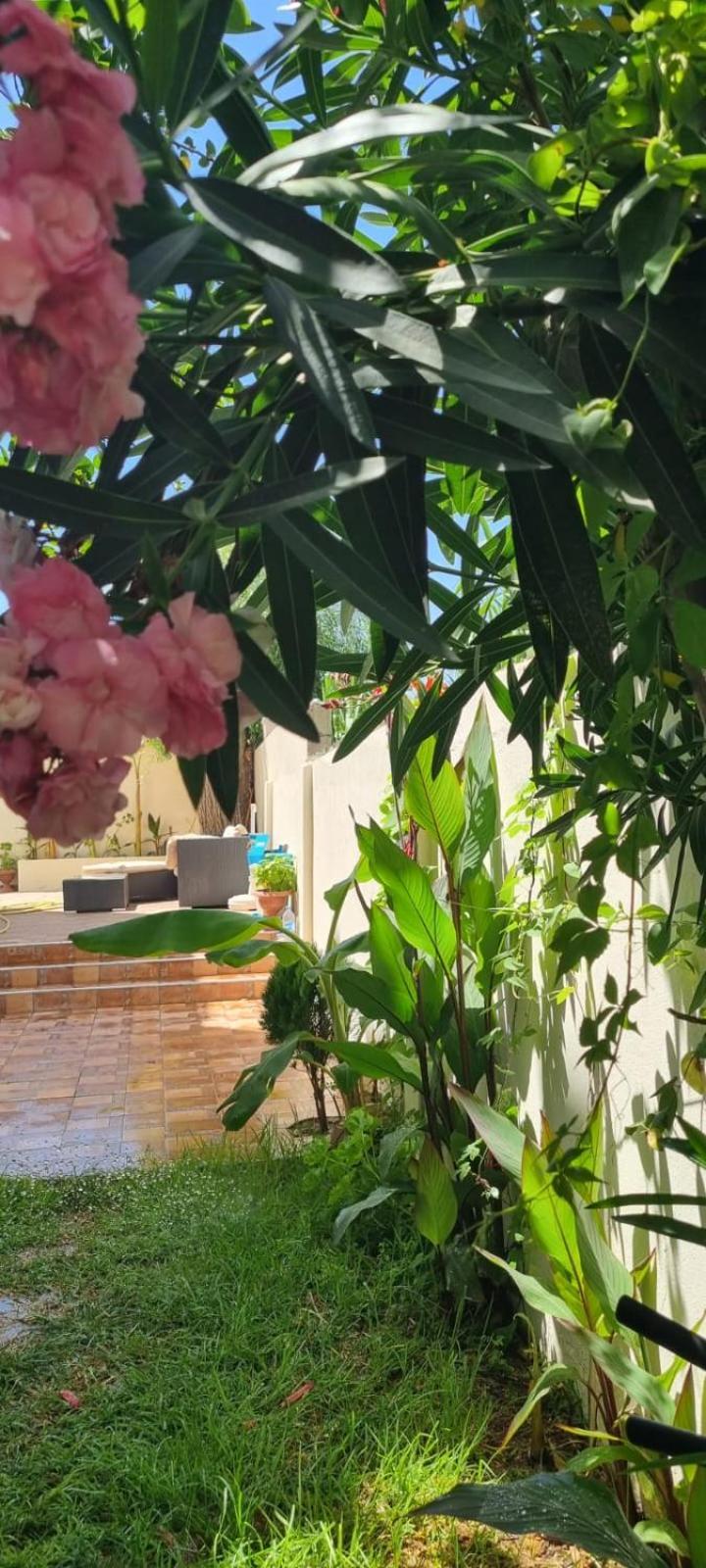 Beautiful Family With Private Swimming Pool *